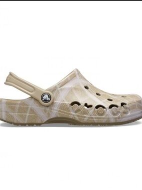 CROCS Classic Clog in Beige/Tan